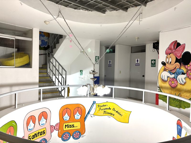 Pasillo interior de acceso a las aulas